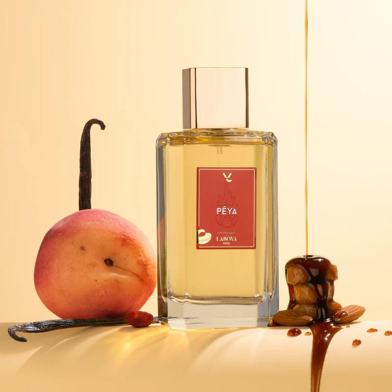 Flacon parfum PÊYA Laboya avec pêche, vanille, amandes et caramel coulant