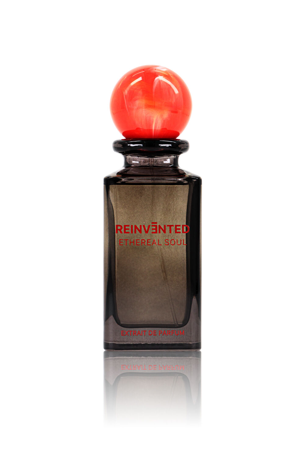 Bouteille de parfum Reinvented Ethereal Soul, verre fumé avec bouchon boule orange, extrait de parfum.